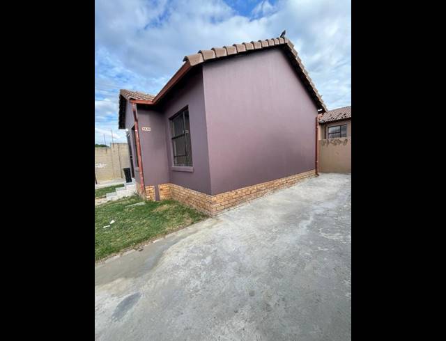 3 BEDROOM HOUSE FOR SALE IN BLOUBOSRAND